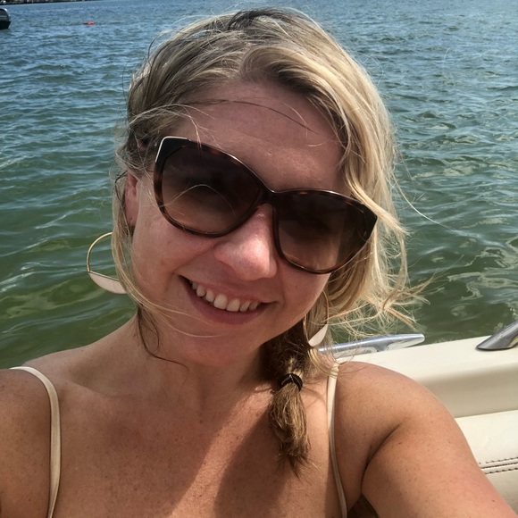 Meet your Posher, Elizabeth - Picture 3 of 4